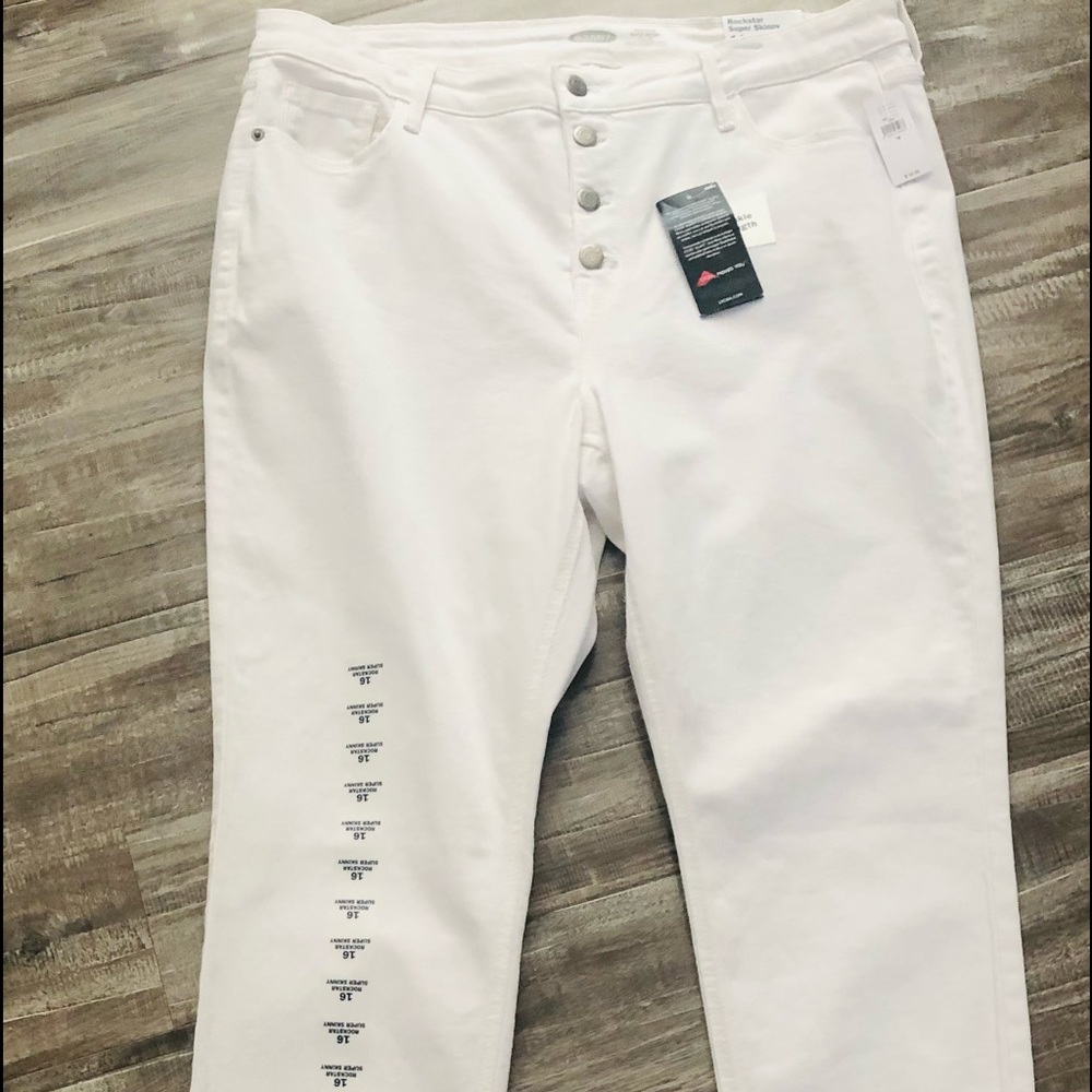 NWT size 16 Old Navy Rockstar ankle length, super skinny jeans. Secret slim.